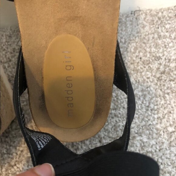 Madden Girl Cassie Black Strappy Sandals – Size 7.5 | Block Heel | Chic & Minima - Picture 4 of 8